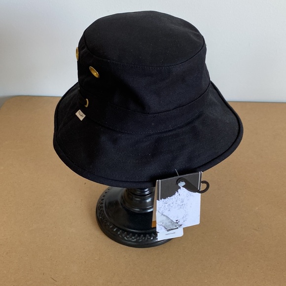 NWT Tilley Endurables Heritage- The Iconic. Black. Size 7.5 - Picture 4 of 9